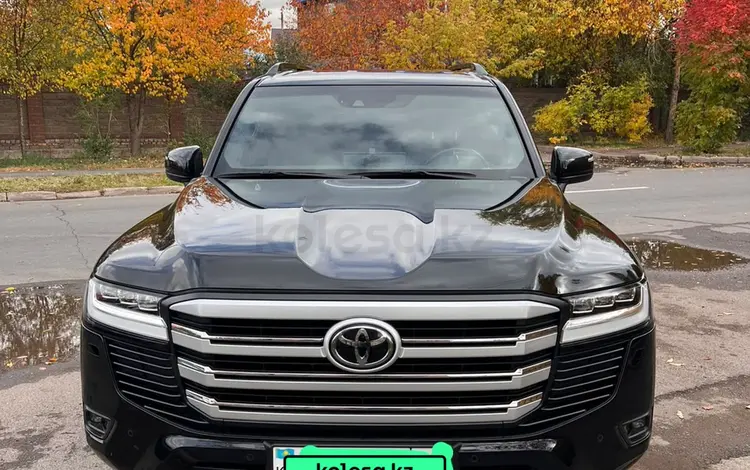 Toyota Land Cruiser 2024 года за 51 000 000 тг. в Астана