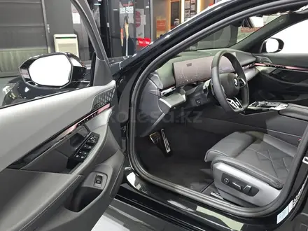 BMW 530 2025 года за 33 500 000 тг. в Алматы – фото 4