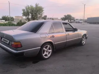 Mercedes-Benz E 230