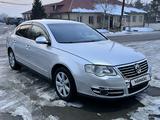 Volkswagen Passat 2005 годаfor3 800 000 тг. в Алматы