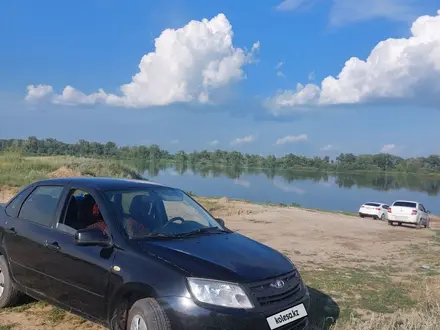 ВАЗ (Lada) Granta 2190 2013 года за 1 560 000 тг. в Семей – фото 4