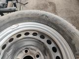 Шины зимние Triangle 215/65/16 вместе с дисками за 80 000 тг. в Кызылорда
