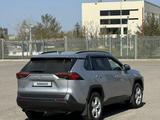 Toyota RAV4 2021 годаүшін15 900 000 тг. в Усть-Каменогорск – фото 2