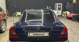 Mercedes-Benz C 200 1995 года за 2 850 000 тг. в Караганда – фото 3