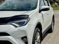 Toyota RAV4 2018 года за 12 200 000 тг. в Усть-Каменогорск – фото 2