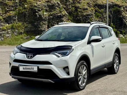 Toyota RAV4 2018 года за 12 200 000 тг. в Усть-Каменогорск