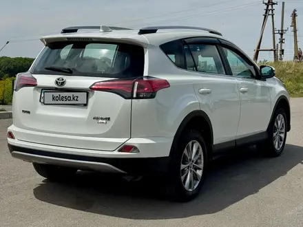 Toyota RAV4 2018 года за 12 200 000 тг. в Усть-Каменогорск – фото 9