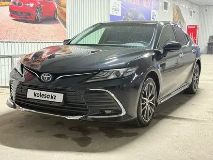 Toyota Camry 2023 года за 13 500 000 тг. в Тараз – фото 2