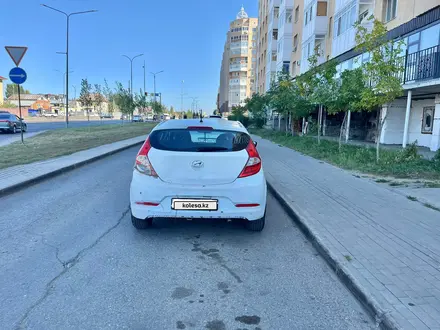 Hyundai Solaris 2015 года за 2 800 000 тг. в Астана – фото 2