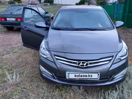 Hyundai Solaris 2015 года за 4 600 000 тг. в Уральск – фото 2