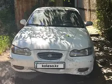 Hyundai Sonata, 1998