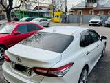 Toyota Camry 2018 года за 15 400 000 тг. в Алматы – фото 2