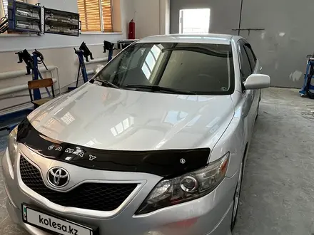 Toyota Camry 2010 года за 7 800 000 тг. в Курык – фото 2