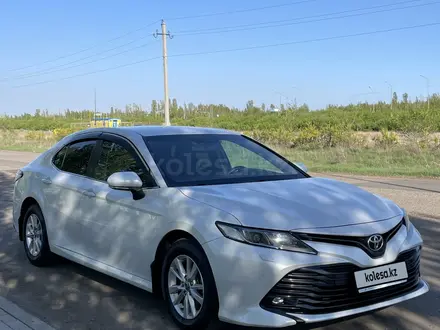 Toyota Camry 2020 года за 11 700 000 тг. в Астана – фото 2