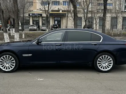 BMW 740 2010 года за 8 000 000 тг. в Атырау – фото 5