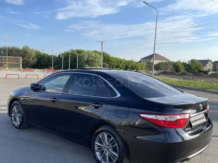 Toyota Camry 2016 года за 9 900 000 тг. в Уральск – фото 3