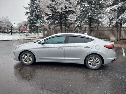 Hyundai Elantra 2018 года за 8 450 000 тг. в Алматы – фото 2