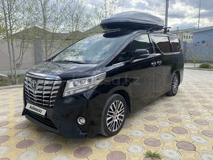 Toyota Alphard 2016 года за 27 900 000 тг. в Атырау