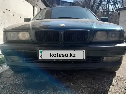 BMW 740 1995 года за 2 400 000 тг. в Алматы