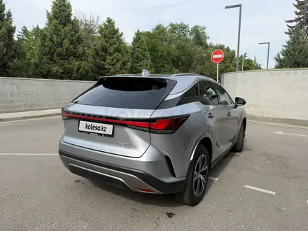 Lexus RX 350 2023 года за 29 500 000 тг. в Алматы – фото 11
