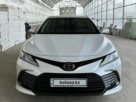 Toyota Camry 2021 года за 17 000 000 тг. в Шымкент – фото 2