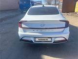 Hyundai Sonata 2022 года за 10 800 000 тг. в Уральск – фото 4