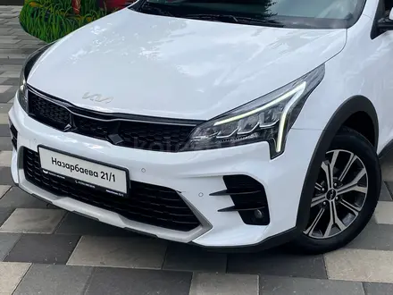 Kia Rio X-Line 2022 года за 8 290 000 тг. в Алматы – фото 2