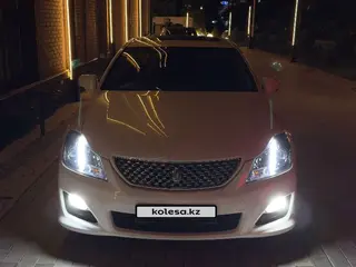 Toyota Crown, 2010