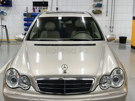 Mercedes-Benz C 240 2004 года за 4 300 000 тг. в Астана – фото 2