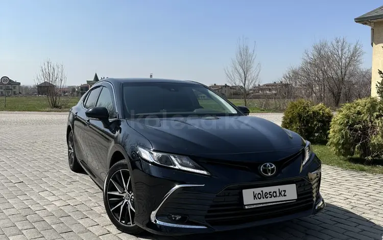 Toyota Camry 2023 года за 16 500 000 тг. в Алматы