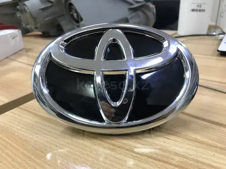 Эмблема "TOYOTA" Camry XV70 за 10 000 тг. в Астана