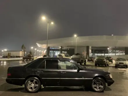 Mercedes-Benz E 220 1992 года за 1 500 000 тг. в Талдыкорган – фото 2