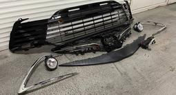 Решетка радиатора в сборе с решеткой в бампер на Toyota Camry за 7 000 тг. в Алматы – фото 3