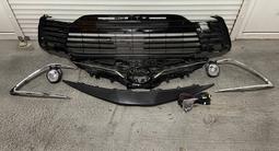 Решетка радиатора в сборе с решеткой в бампер на Toyota Camry за 7 000 тг. в Алматы – фото 2