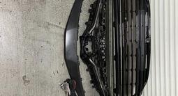 Решетка радиатора в сборе с решеткой в бампер на Toyota Camry за 7 000 тг. в Алматы – фото 5