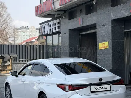 Lexus ES 250 2019 года за 18 000 000 тг. в Алматы – фото 4