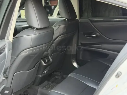 Lexus ES 250 2019 года за 18 000 000 тг. в Алматы – фото 7