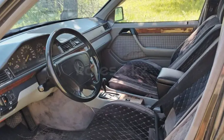 Mercedes-Benz E 220 1993 года за 1 500 000 тг. в Алматы