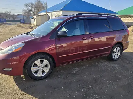Toyota Sienna 2009 года за 5 000 000 тг. в Атырау – фото 2