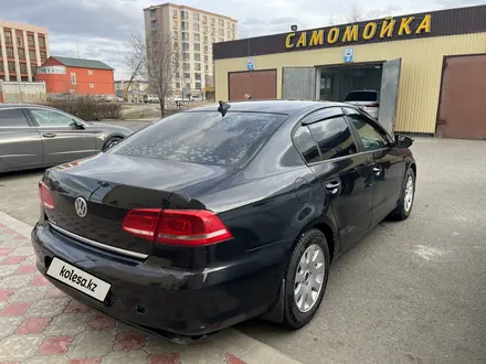 Volkswagen Passat 2011 года за 3 500 000 тг. в Атырау – фото 4
