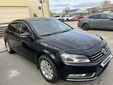 Volkswagen Passat 2011 года за 3 500 000 тг. в Атырау – фото 3