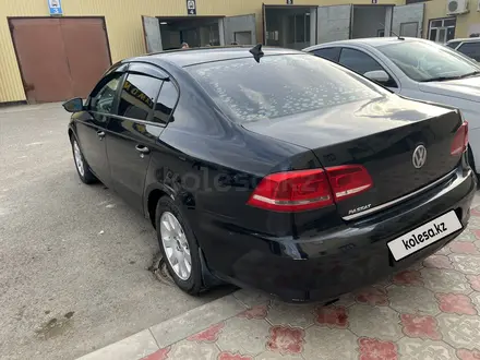 Volkswagen Passat 2011 года за 3 500 000 тг. в Атырау – фото 5