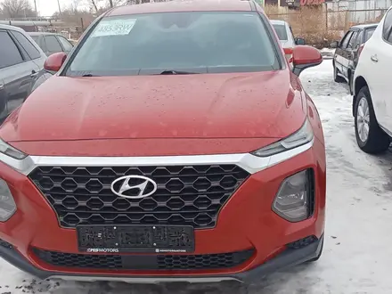 Hyundai Santa Fe 2019 года за 8 600 000 тг. в Актобе – фото 2