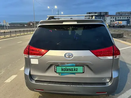 Toyota Sienna 2011 года за 11 500 000 тг. в Атырау – фото 4