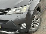 Toyota RAV4 2015 года за 11 000 000 тг. в Актобе – фото 2