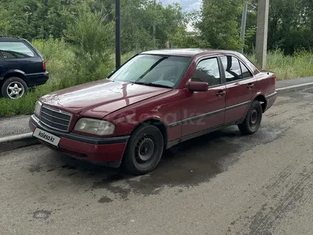 Mercedes-Benz C 240 1993 года за 1 500 000 тг. в Караганда – фото 2