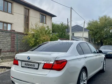 BMW 750 2013 года за 16 500 000 тг. в Алматы – фото 2