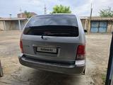 Kia Carnival 2002 года за 2 500 000 тг. в Актау – фото 2