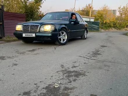 Mercedes-Benz E 200 1994 года за 1 200 000 тг. в Астана – фото 4