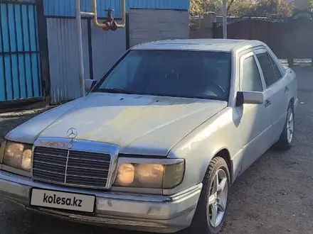 Mercedes-Benz E 230 1987 года за 900 000 тг. в Есик – фото 3